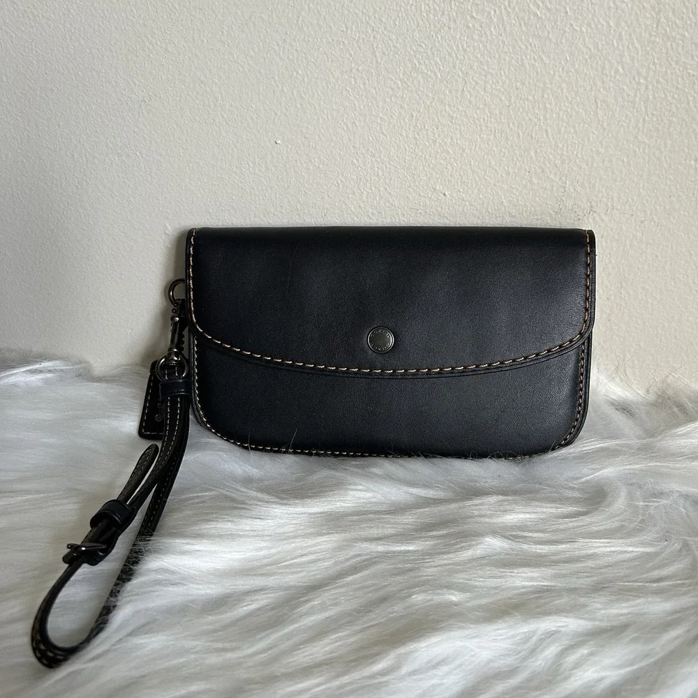 Coach Glovetanned Leather Black Wristlet Clutch GOOD